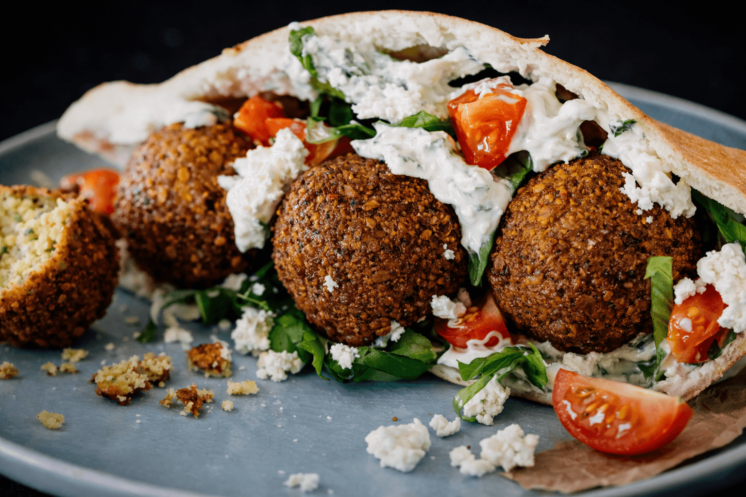 Falafel med hummus og tilbehør